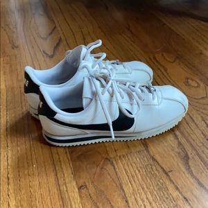 Nike Cortez  Womans 6 / kids 5Y